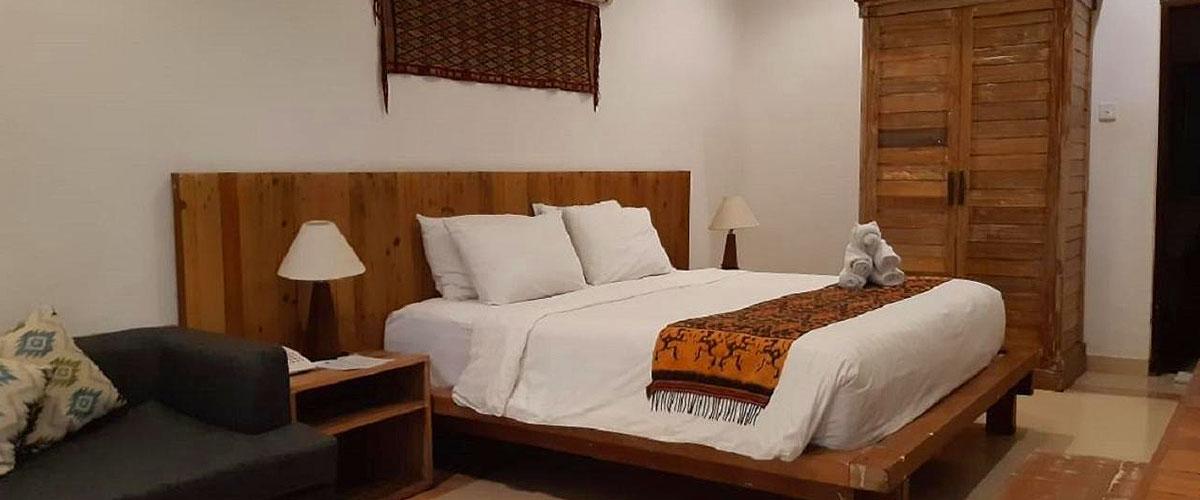 Room With Pool - Bedroom